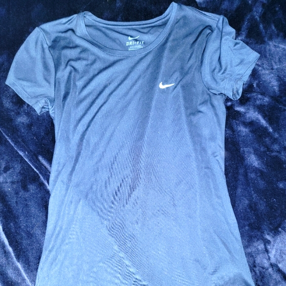 Women's Nike tee - Picture 1 of 2